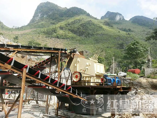 1315反擊式破碎機現(xiàn)場